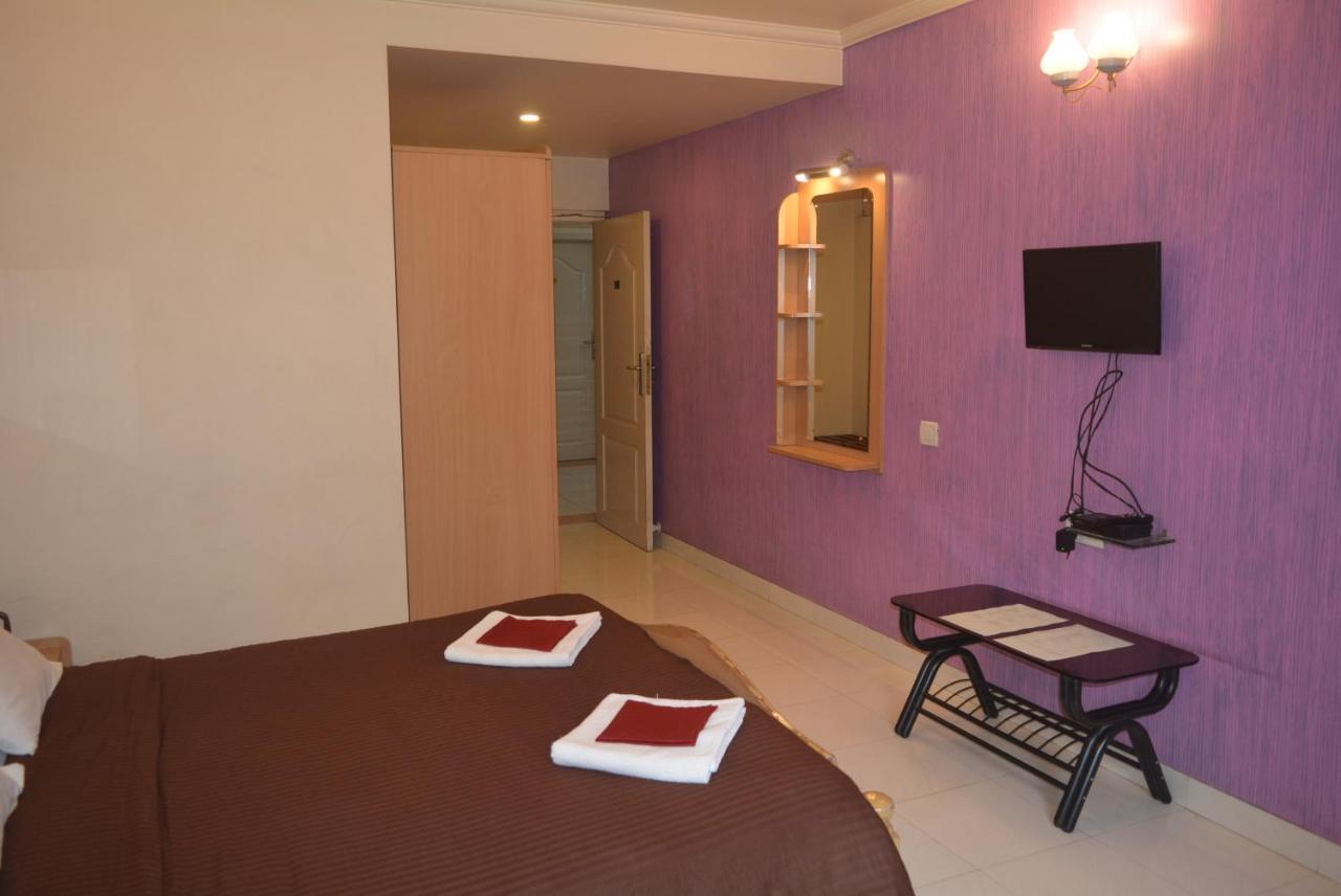 Hotel Poonam Exterior photo